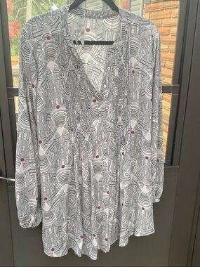 Melissa McCarthy Gray and light pink Geometric Top with Pink Dot